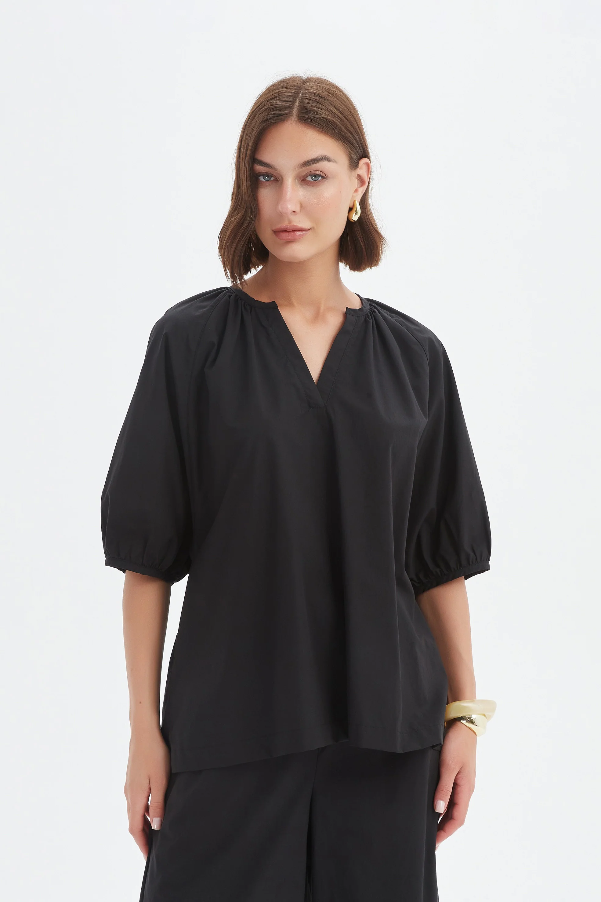 GATHERED NOTCH NECK TOP
