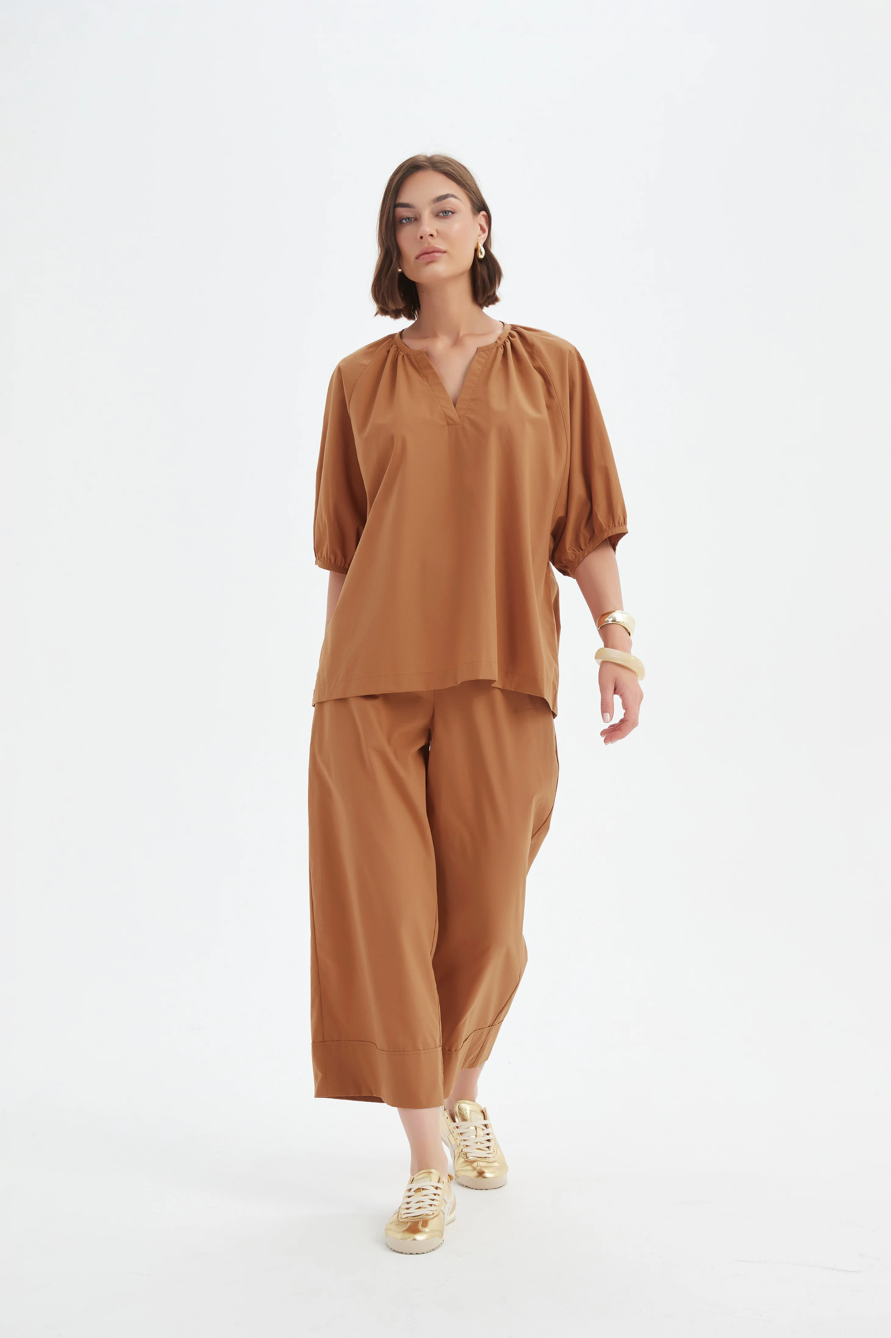 GATHERED NOTCH NECK TOP - Image 14