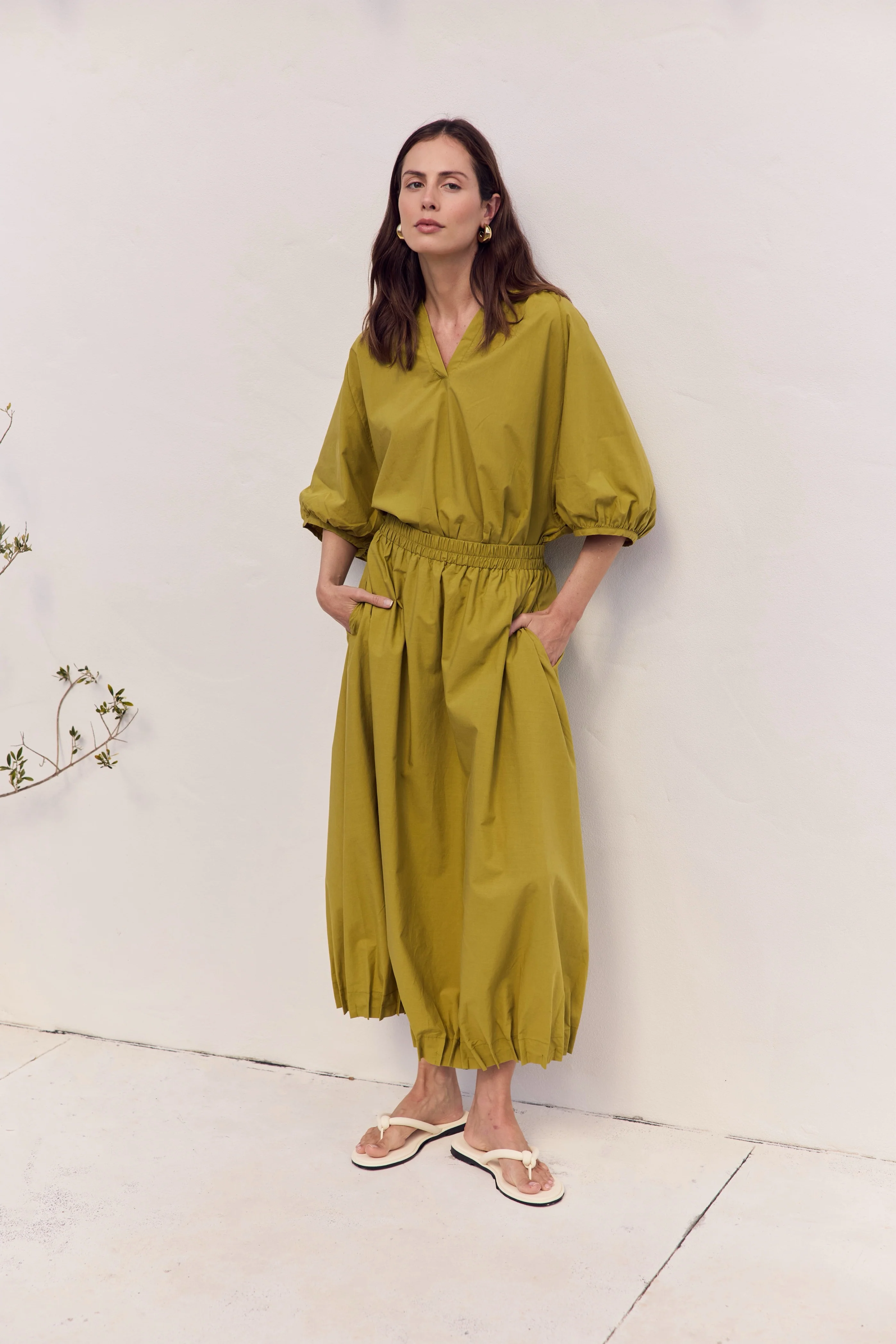 GATHERED NOTCH NECK TOP - Image 6